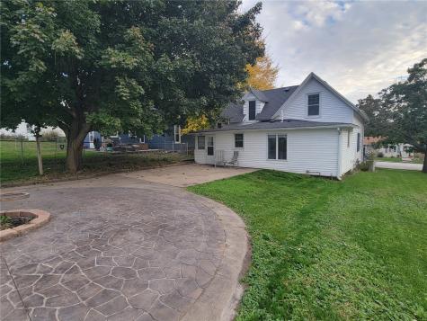 214 Center Street Shoal Oxford IA 52322