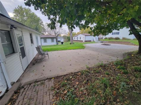214 Center Street Shoal Oxford IA 52322