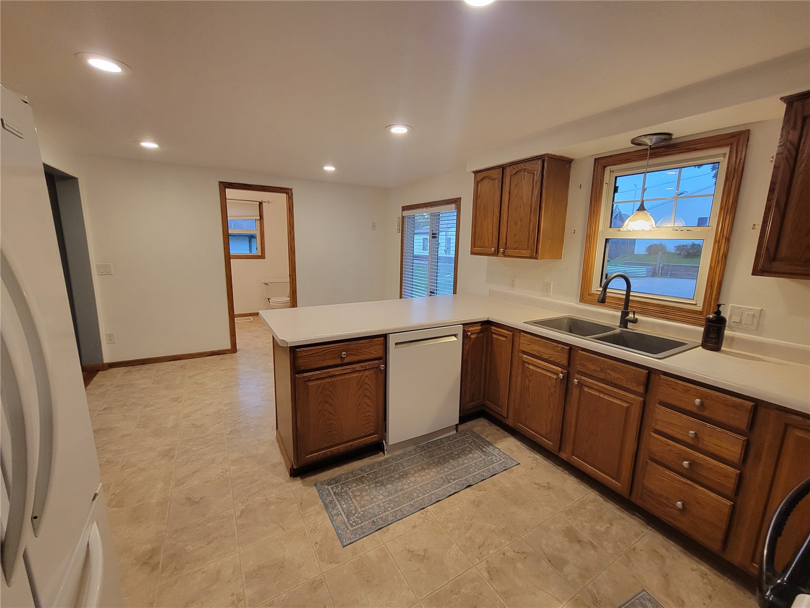 214 Center Street Shoal Oxford IA 52322