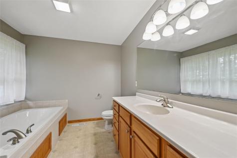 452 Sunset Drive Fairfax IA 52228