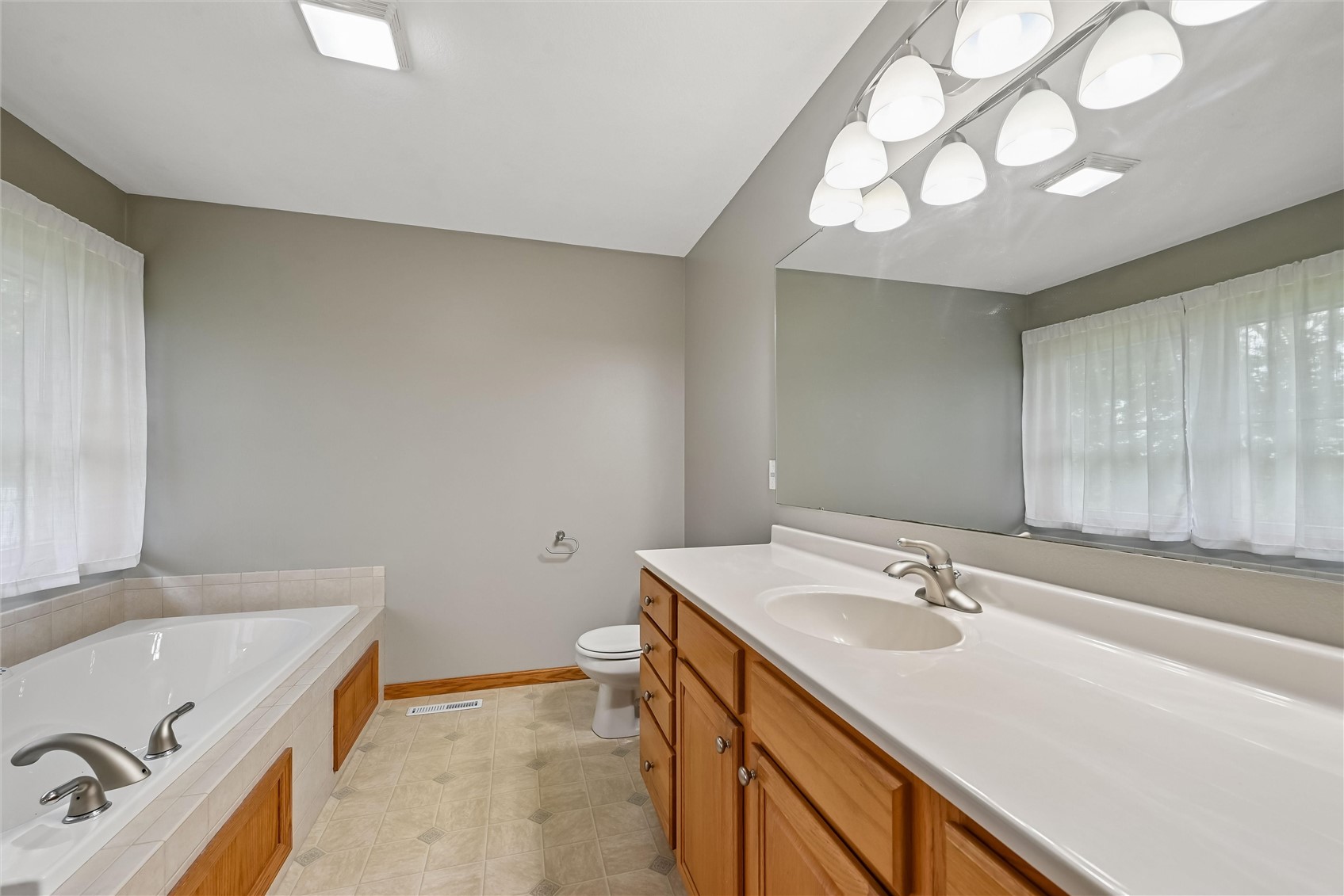 452 Sunset Drive Fairfax IA 52228