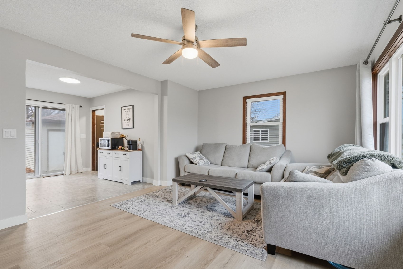 1063 Eisenhower Road Hiawatha IA 52233