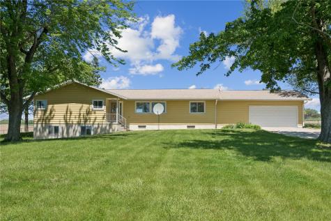 1347 Pp Avenue Marengo IA 52301