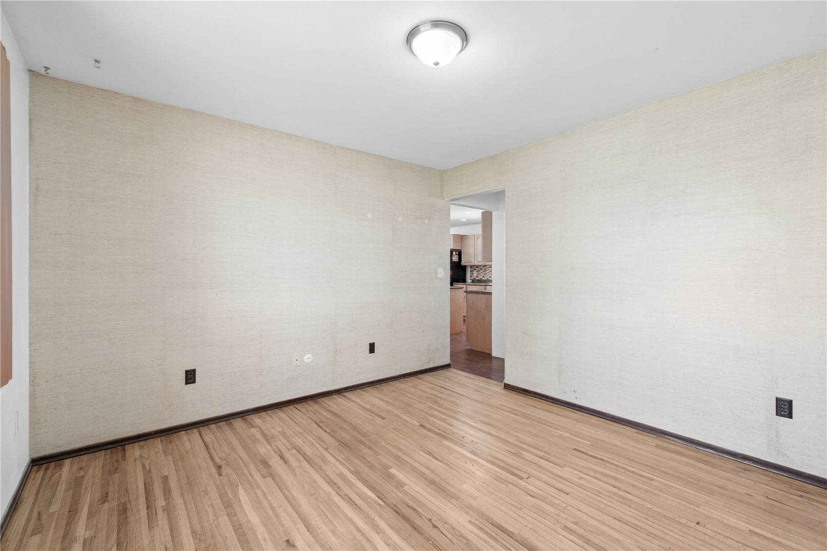 1347 Pp Avenue Marengo IA 52301
