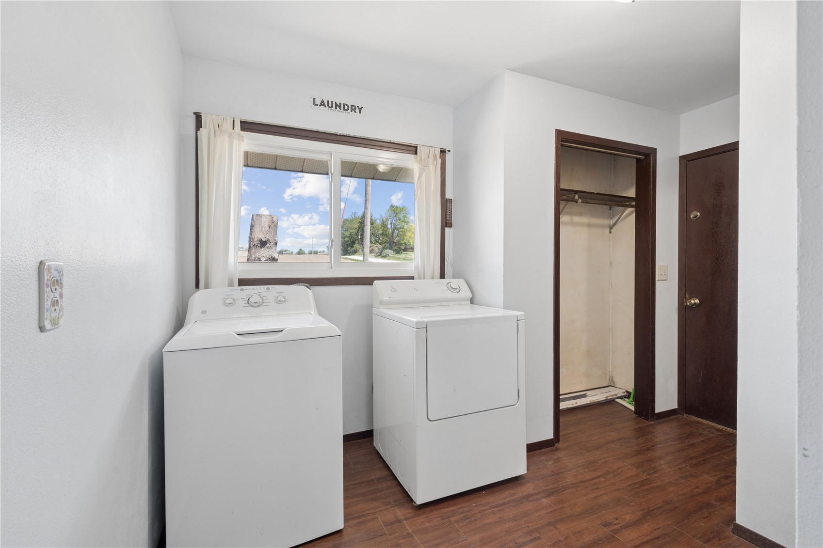 1347 Pp Avenue Marengo IA 52301