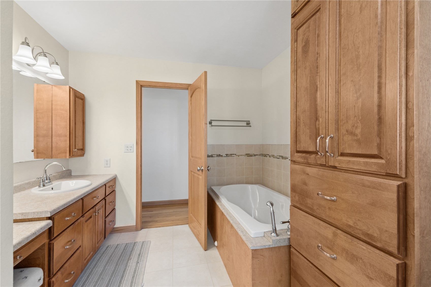 1347 Pp Avenue Marengo IA 52301