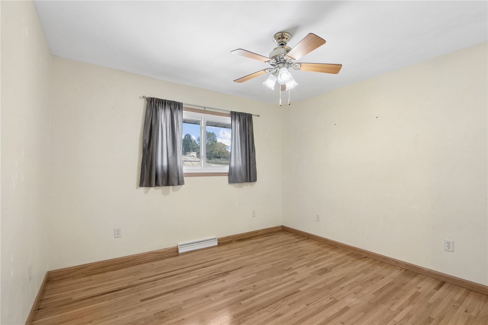 1347 Pp Avenue Marengo IA 52301