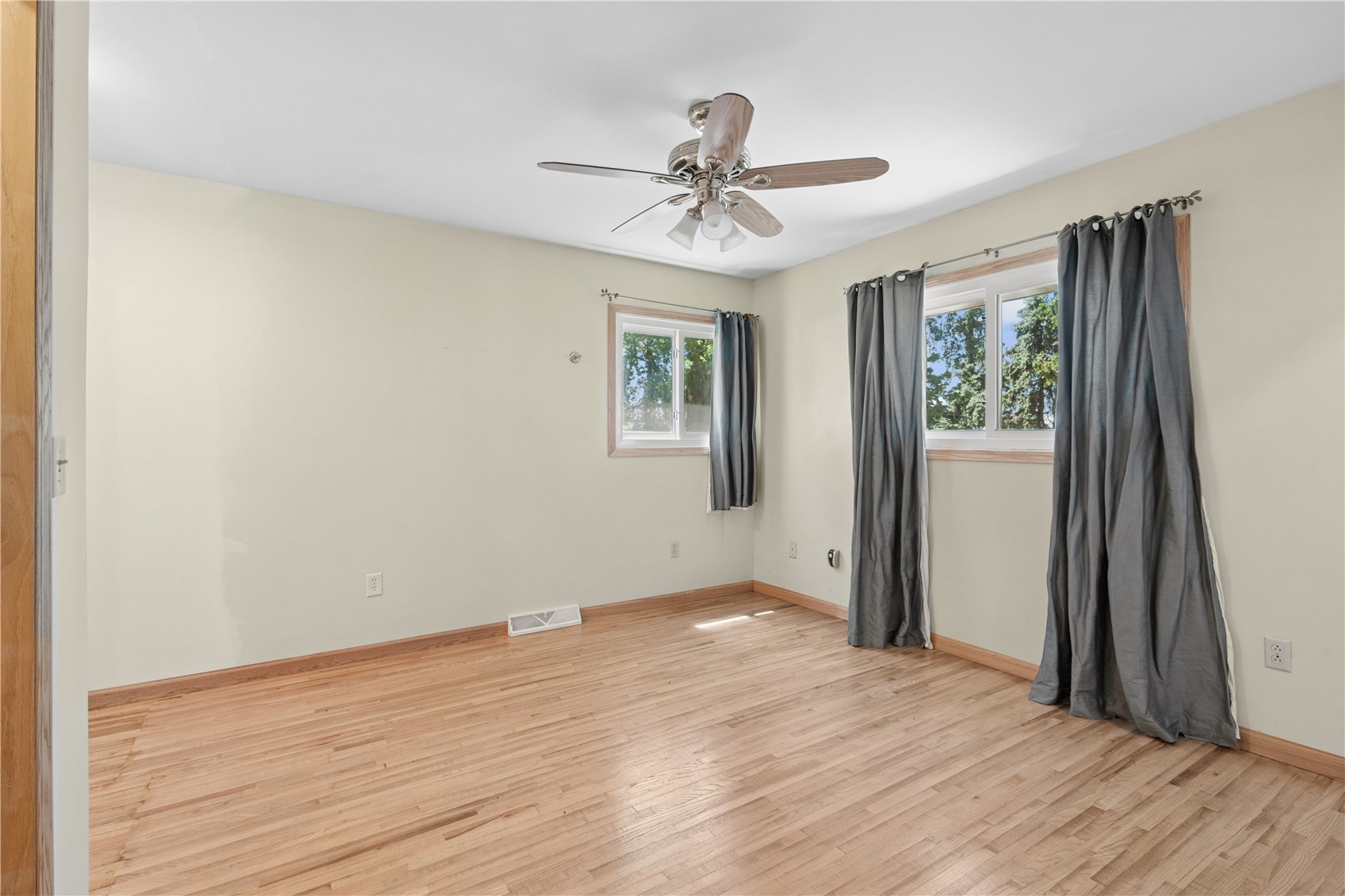 1347 Pp Avenue Marengo IA 52301