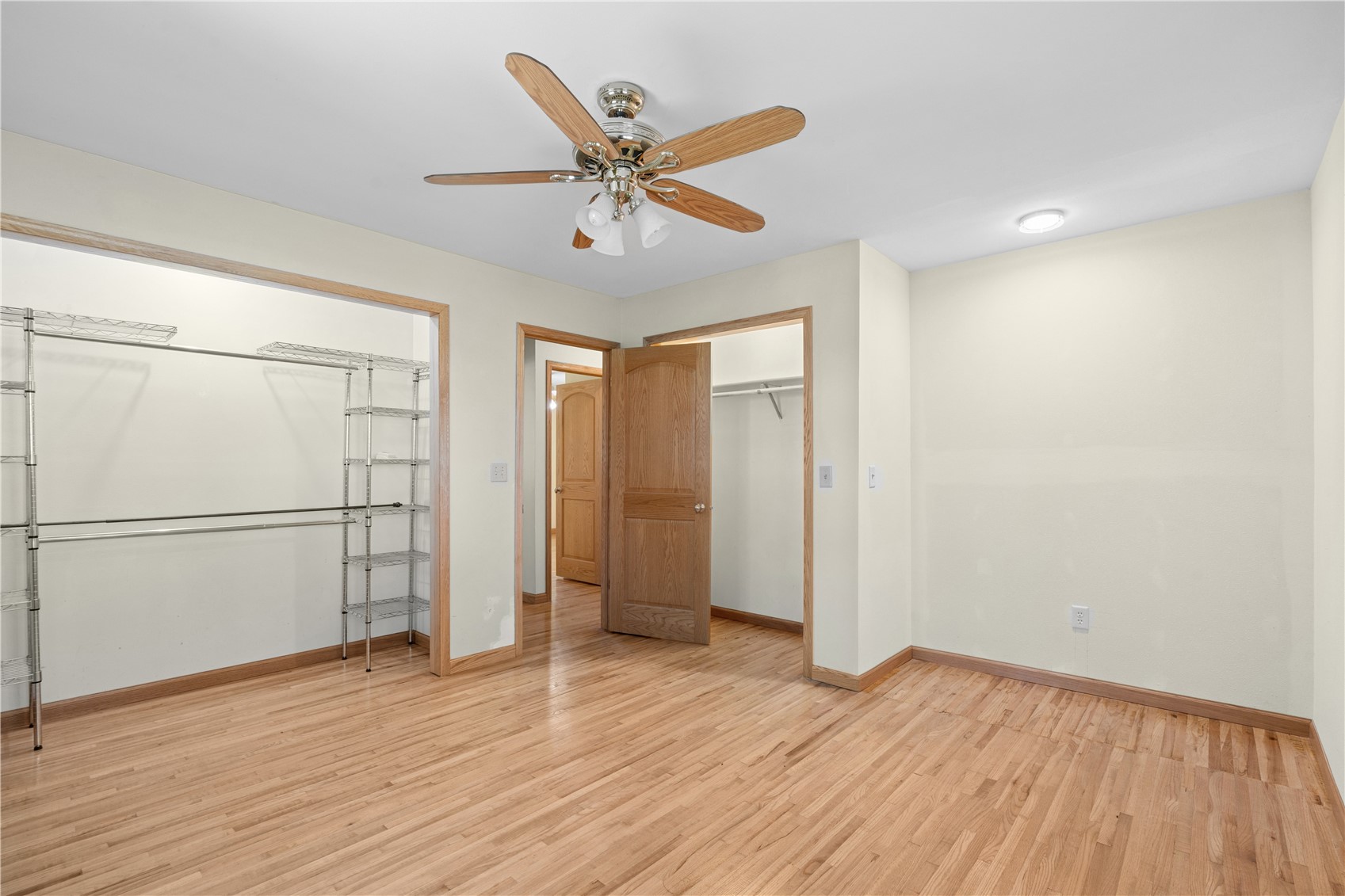 1347 Pp Avenue Marengo IA 52301