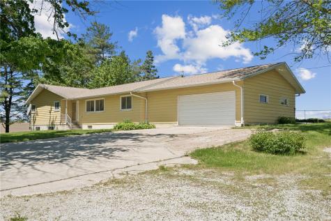 1347 Pp Avenue Marengo IA 52301