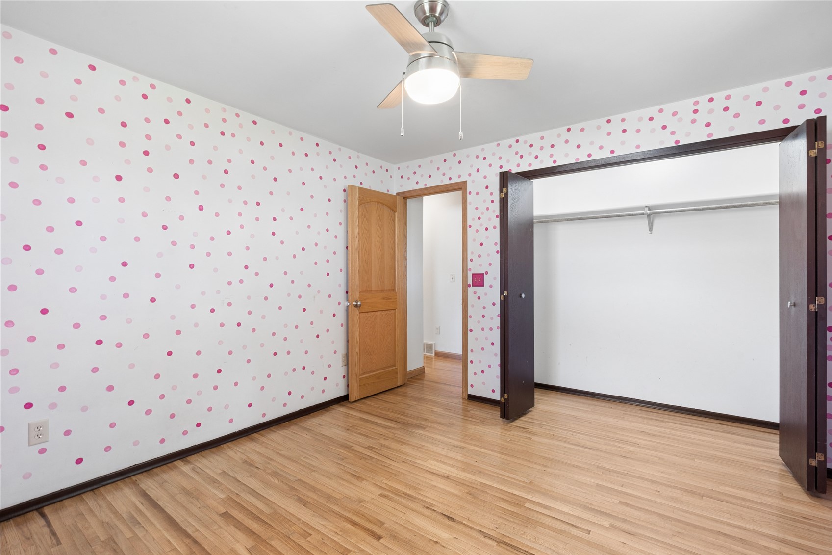 1347 Pp Avenue Marengo IA 52301