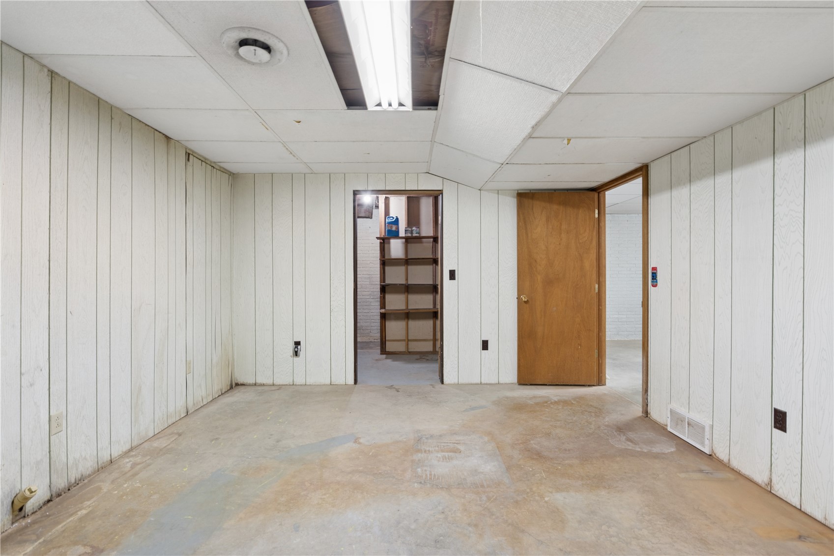 1347 Pp Avenue Marengo IA 52301