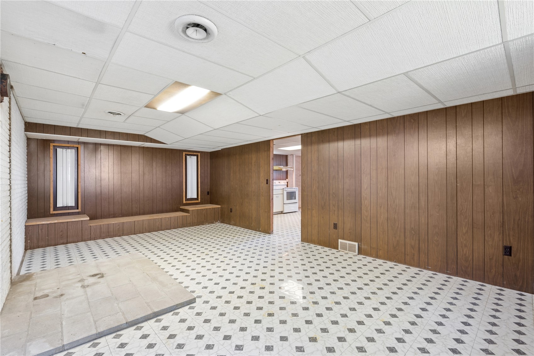 1347 Pp Avenue Marengo IA 52301