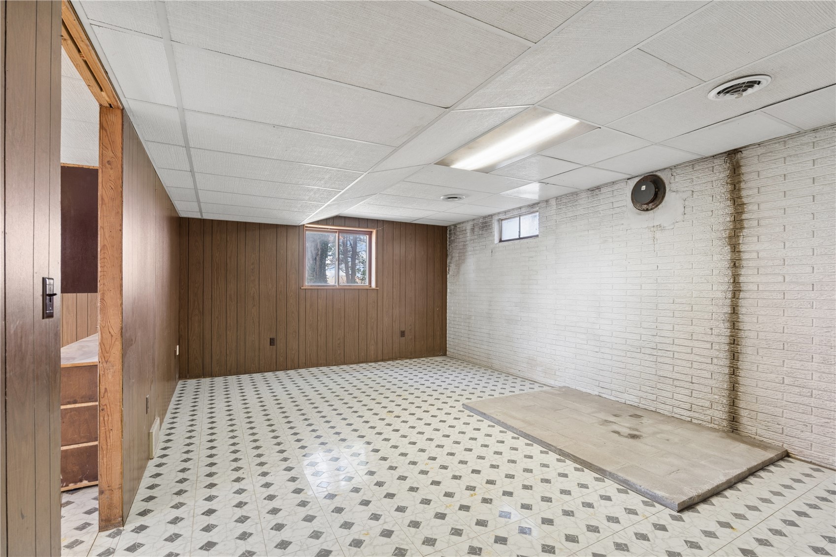 1347 Pp Avenue Marengo IA 52301