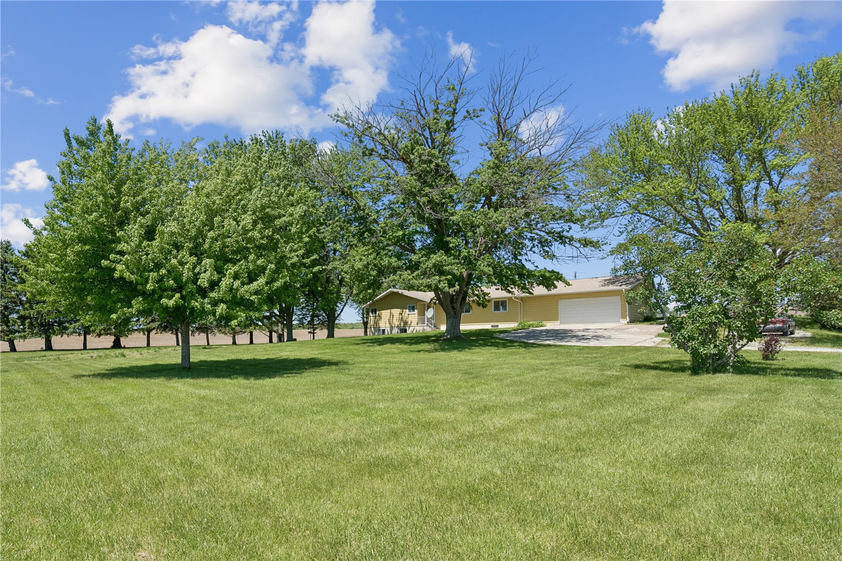 1347 Pp Avenue Marengo IA 52301