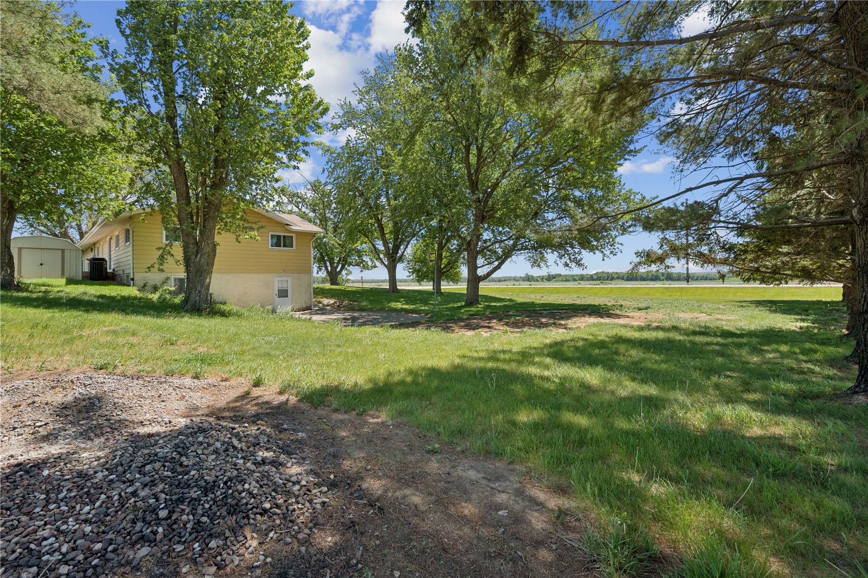 1347 Pp Avenue Marengo IA 52301