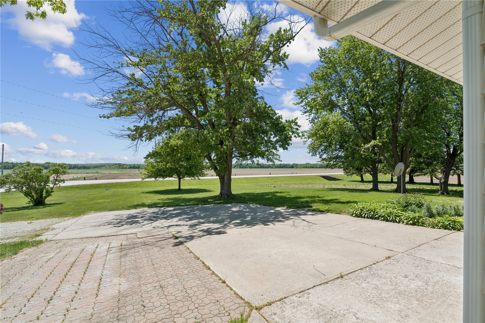 1347 Pp Avenue Marengo IA 52301