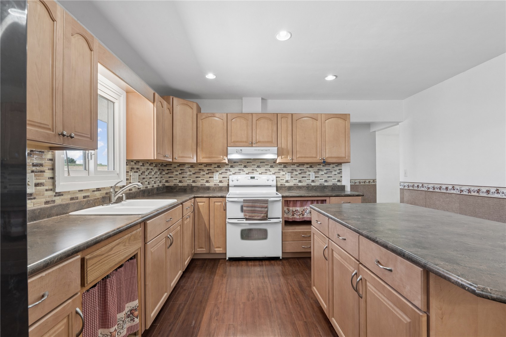 1347 Pp Avenue Marengo IA 52301
