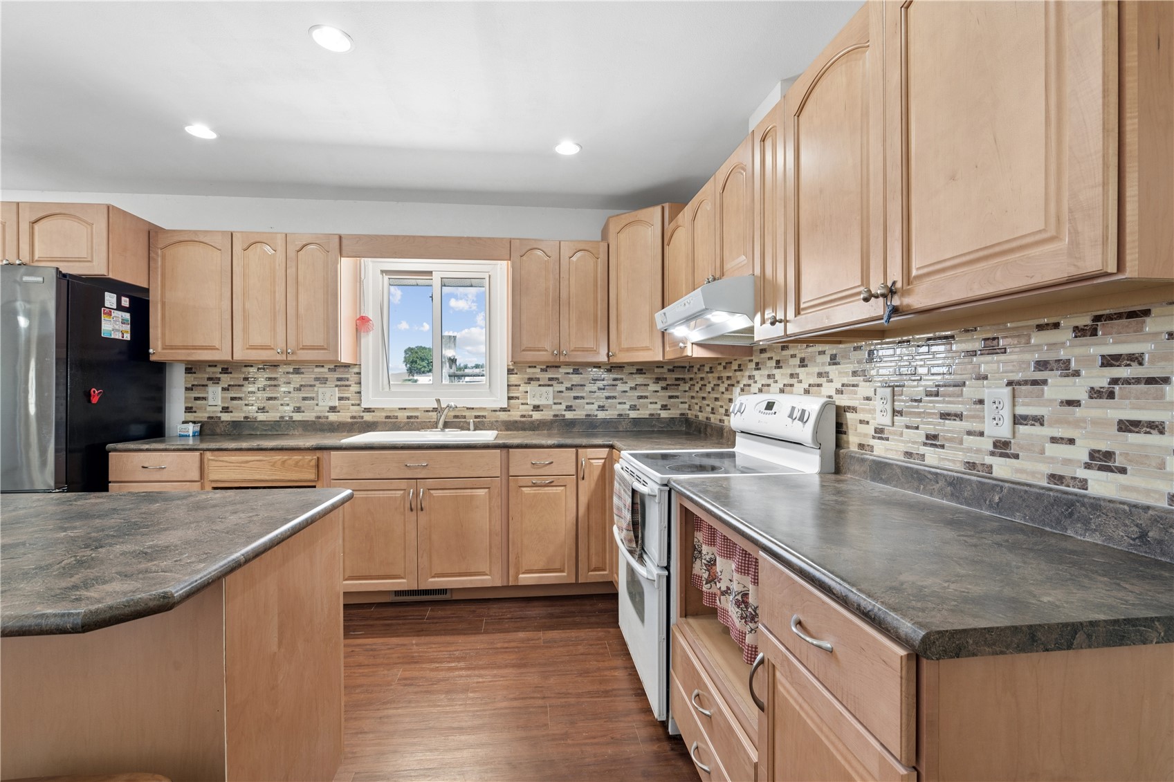 1347 Pp Avenue Marengo IA 52301