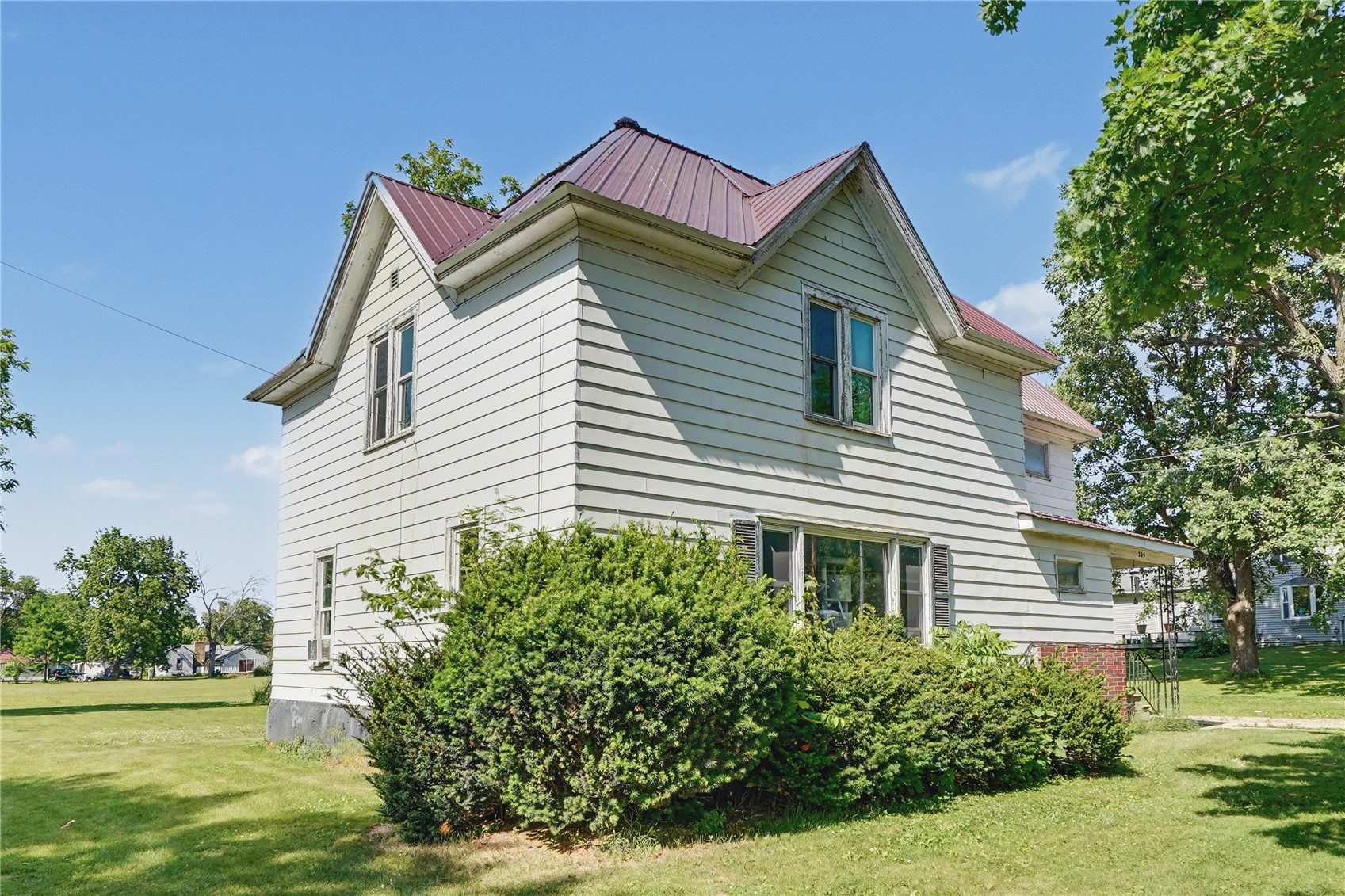 209 Hayes Street W Hazleton IA 50641