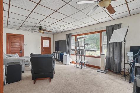 209 Hayes Street W Hazleton IA 50641