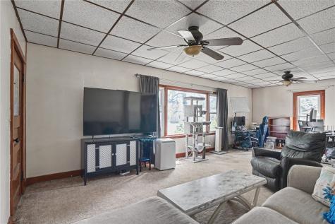 209 Hayes Street W Hazleton IA 50641