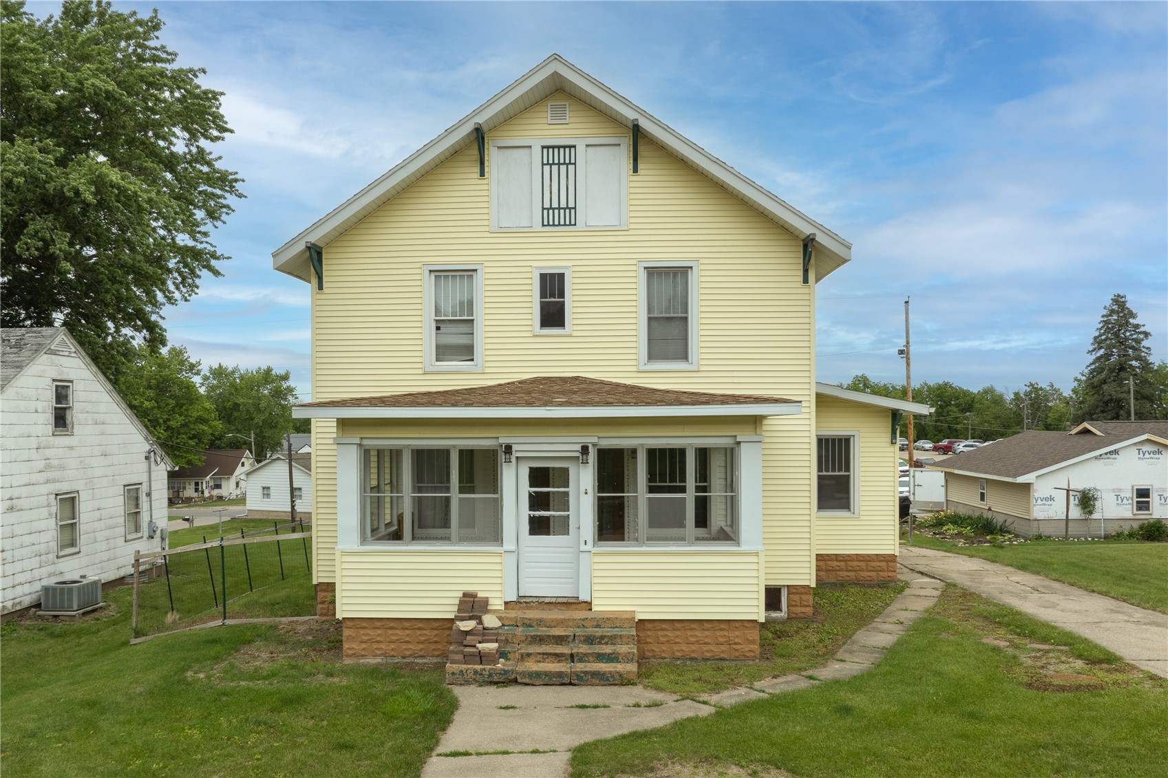 206 4th Street Victor IA 52347