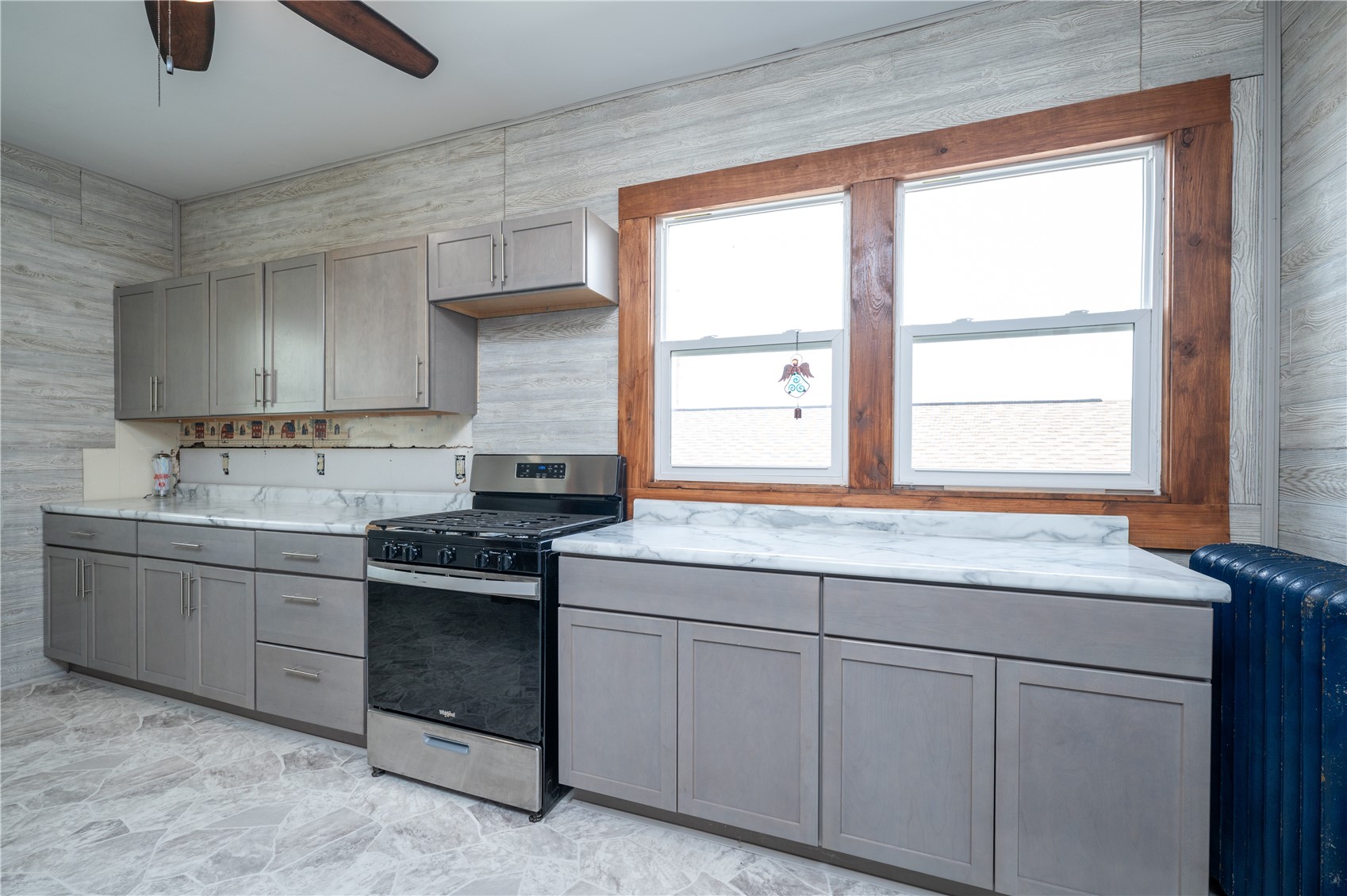 206 4th Street Victor IA 52347
