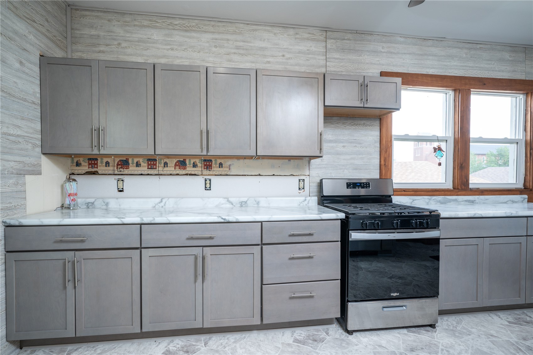 206 4th Street Victor IA 52347