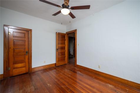 206 4th Street Victor IA 52347