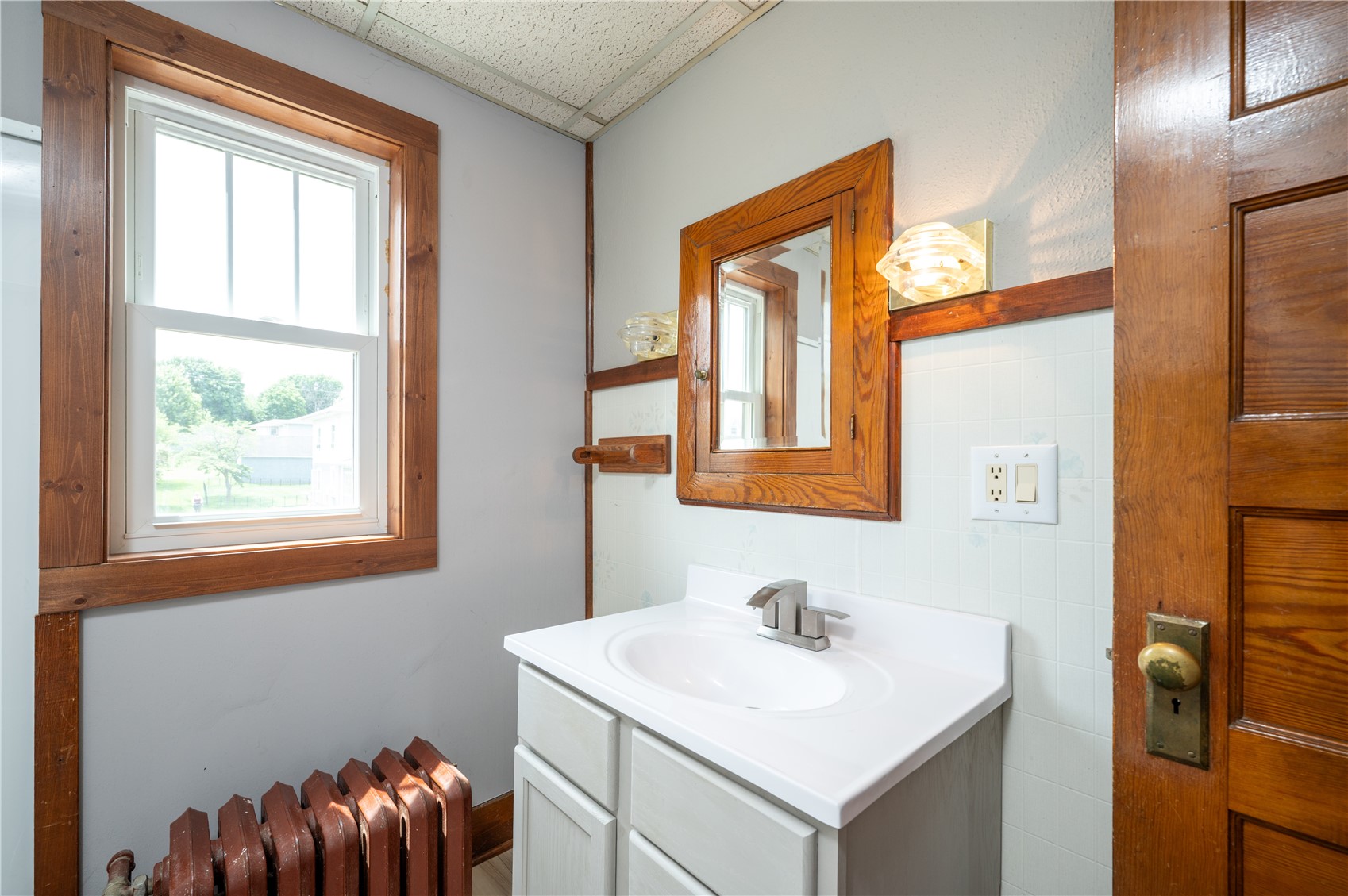 206 4th Street Victor IA 52347