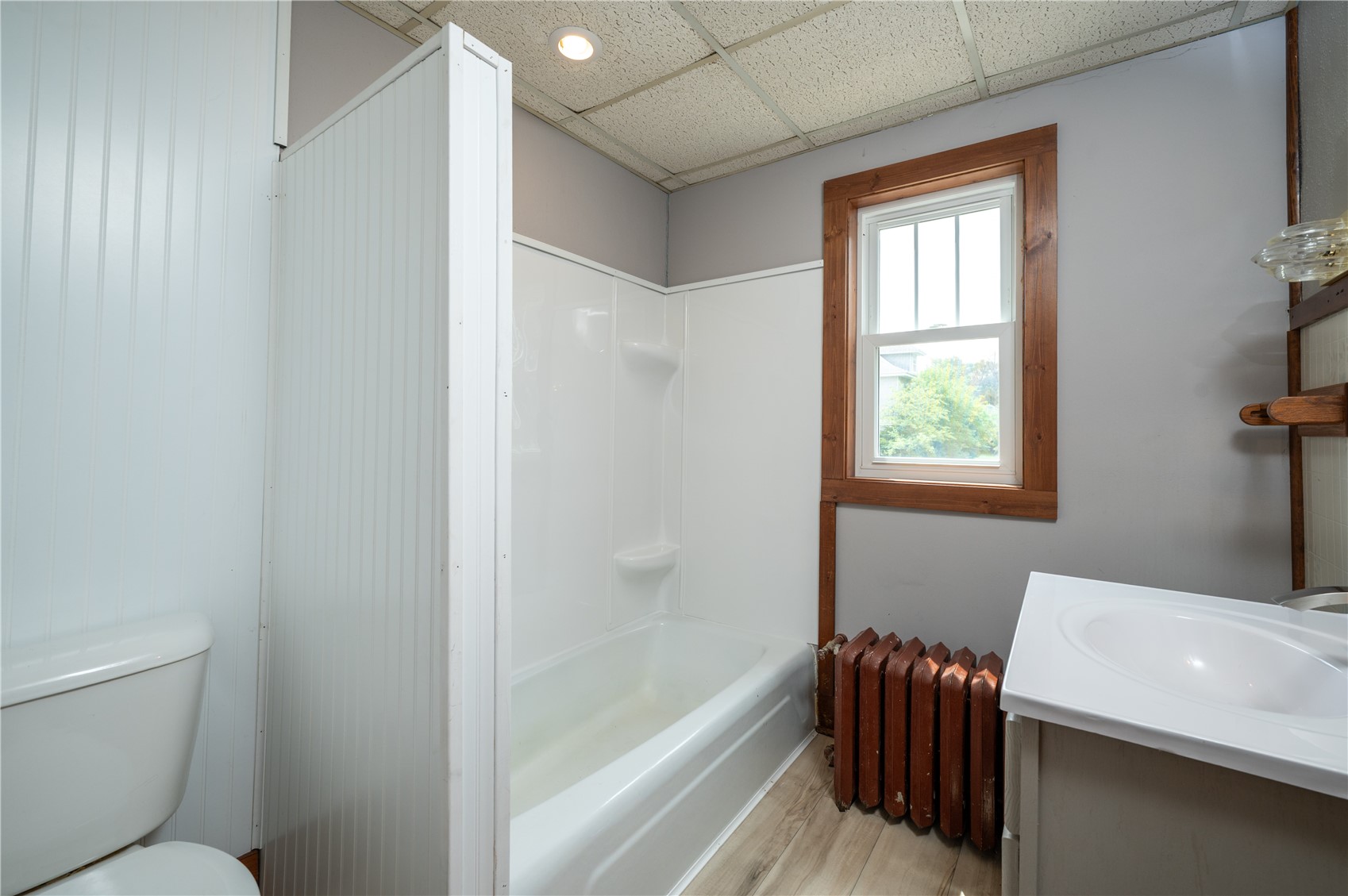 206 4th Street Victor IA 52347