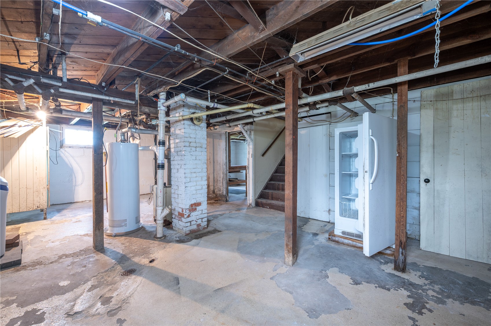 206 4th Street Victor IA 52347