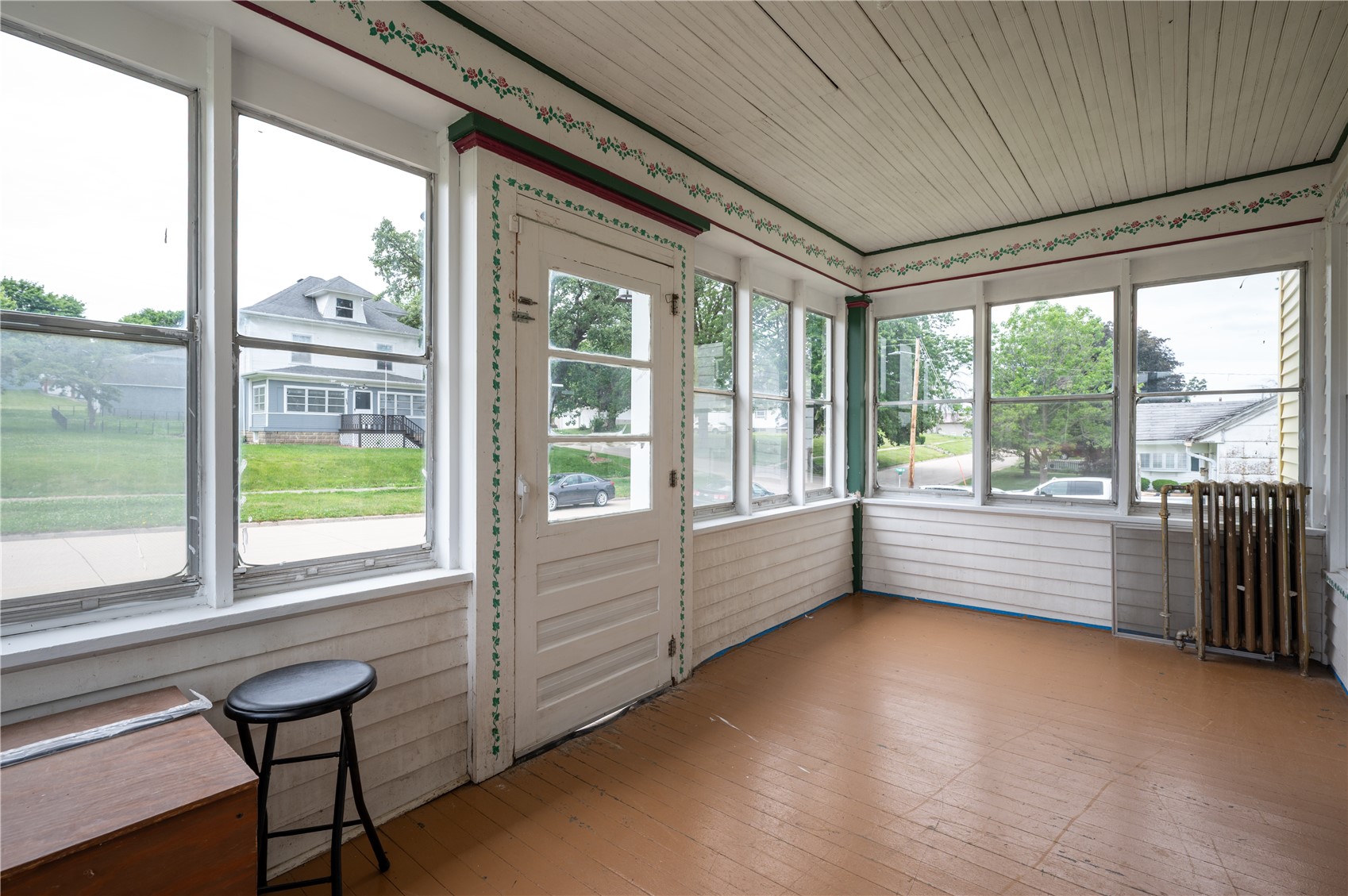 206 4th Street Victor IA 52347