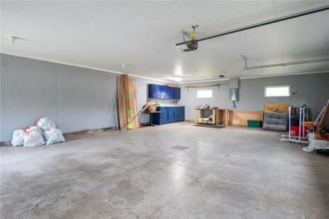 206 4th Street Victor IA 52347