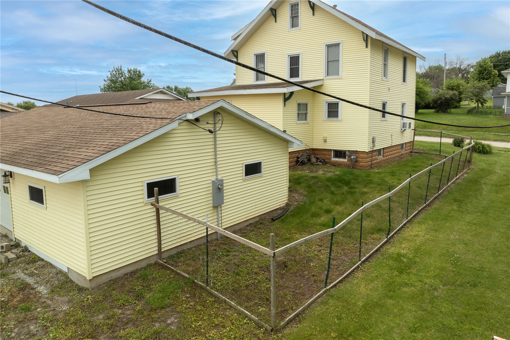 206 4th Street Victor IA 52347