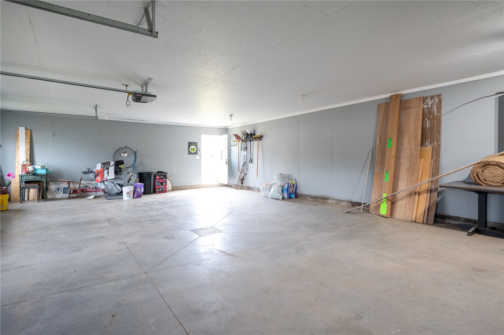 206 4th Street Victor IA 52347