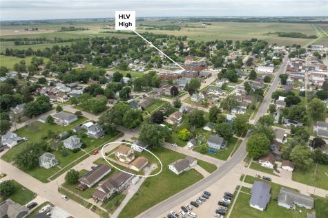 206 4th Street Victor IA 52347