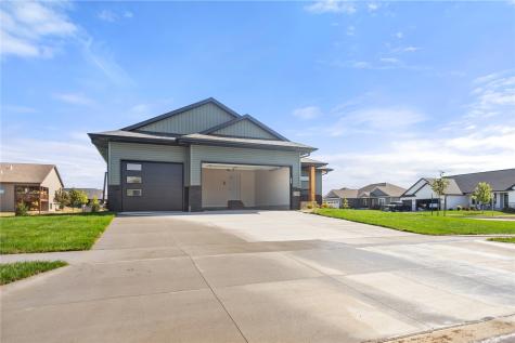 1388 Cardinal Drive Fairfax IA 52228
