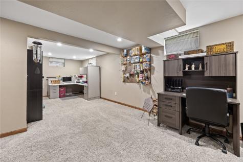 166 Sunrise Drive NW Cedar Rapids IA 52405
