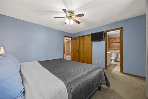 2023 Sandalwood Drive NE Cedar Rapids IA 52402