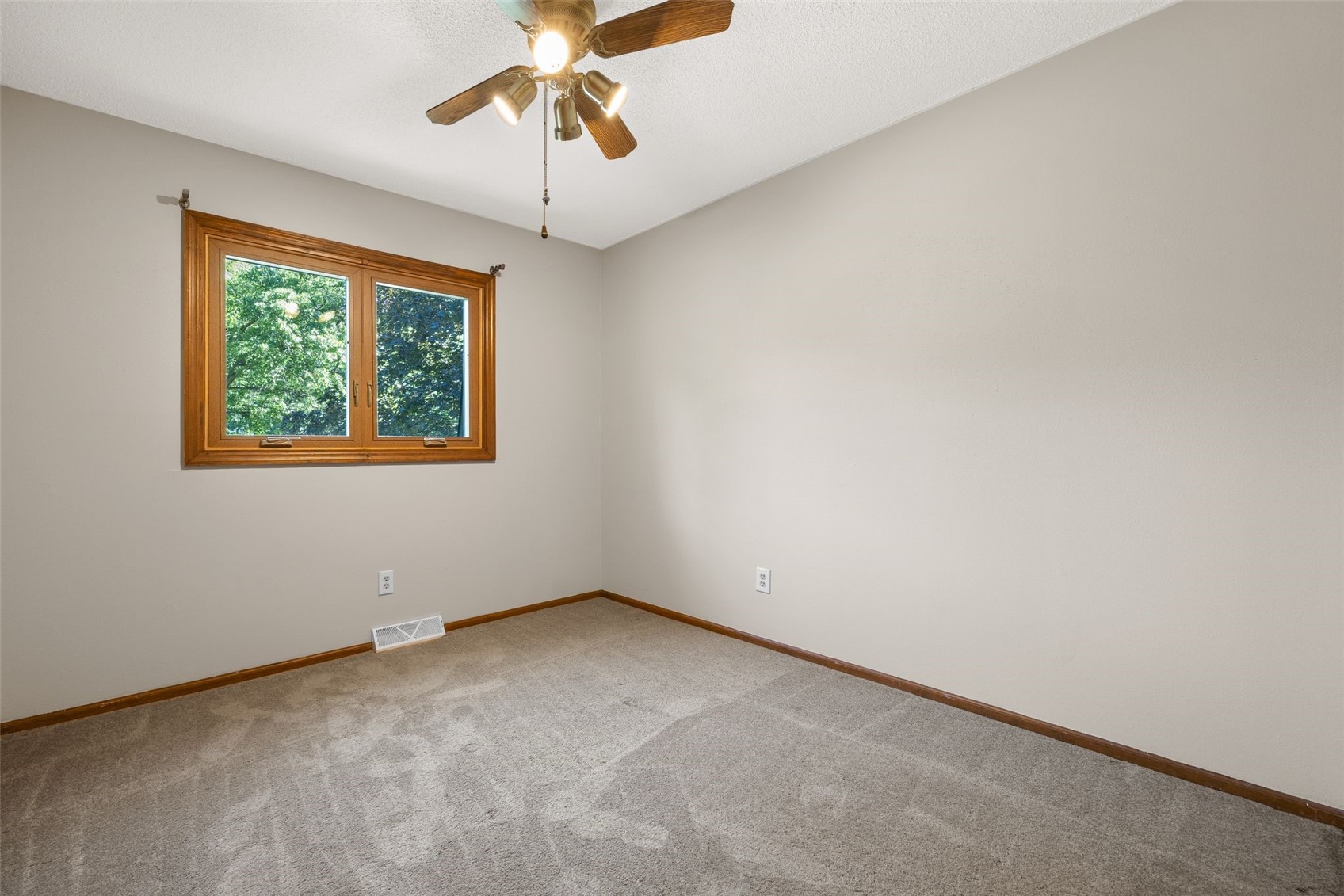 2023 Sandalwood Drive NE Cedar Rapids IA 52402