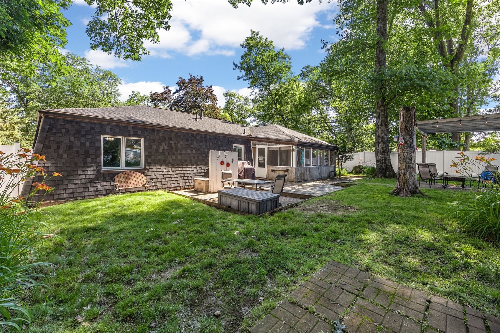 2023 Sandalwood Drive NE Cedar Rapids IA 52402