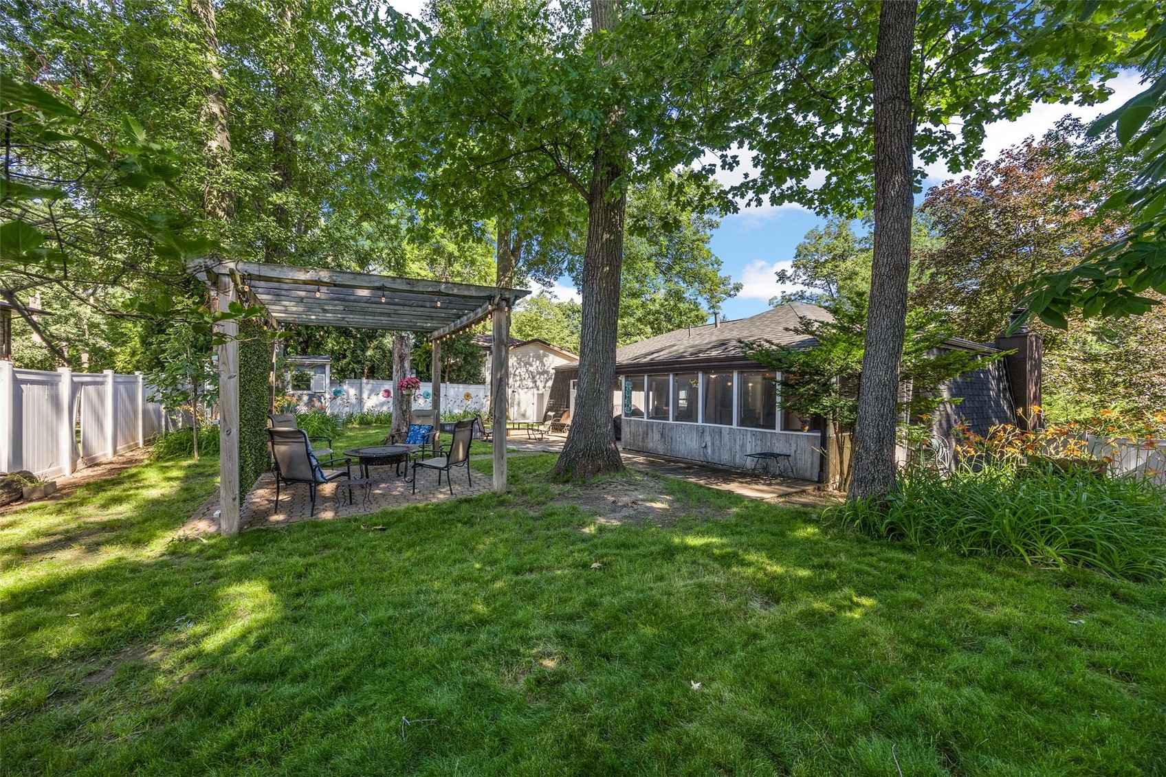 2023 Sandalwood Drive NE Cedar Rapids IA 52402