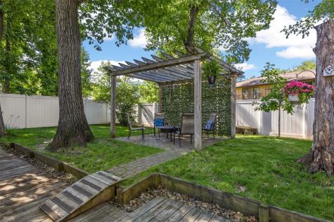 2023 Sandalwood Drive NE Cedar Rapids IA 52402