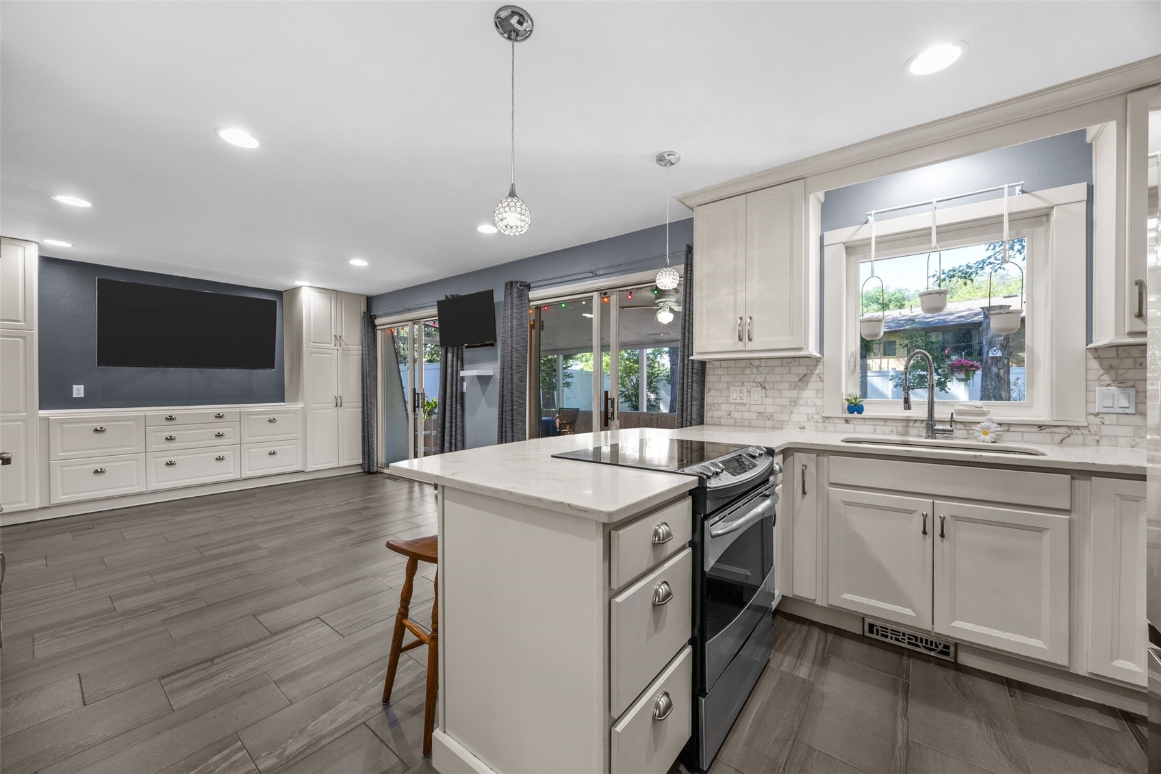 2023 Sandalwood Drive NE Cedar Rapids IA 52402