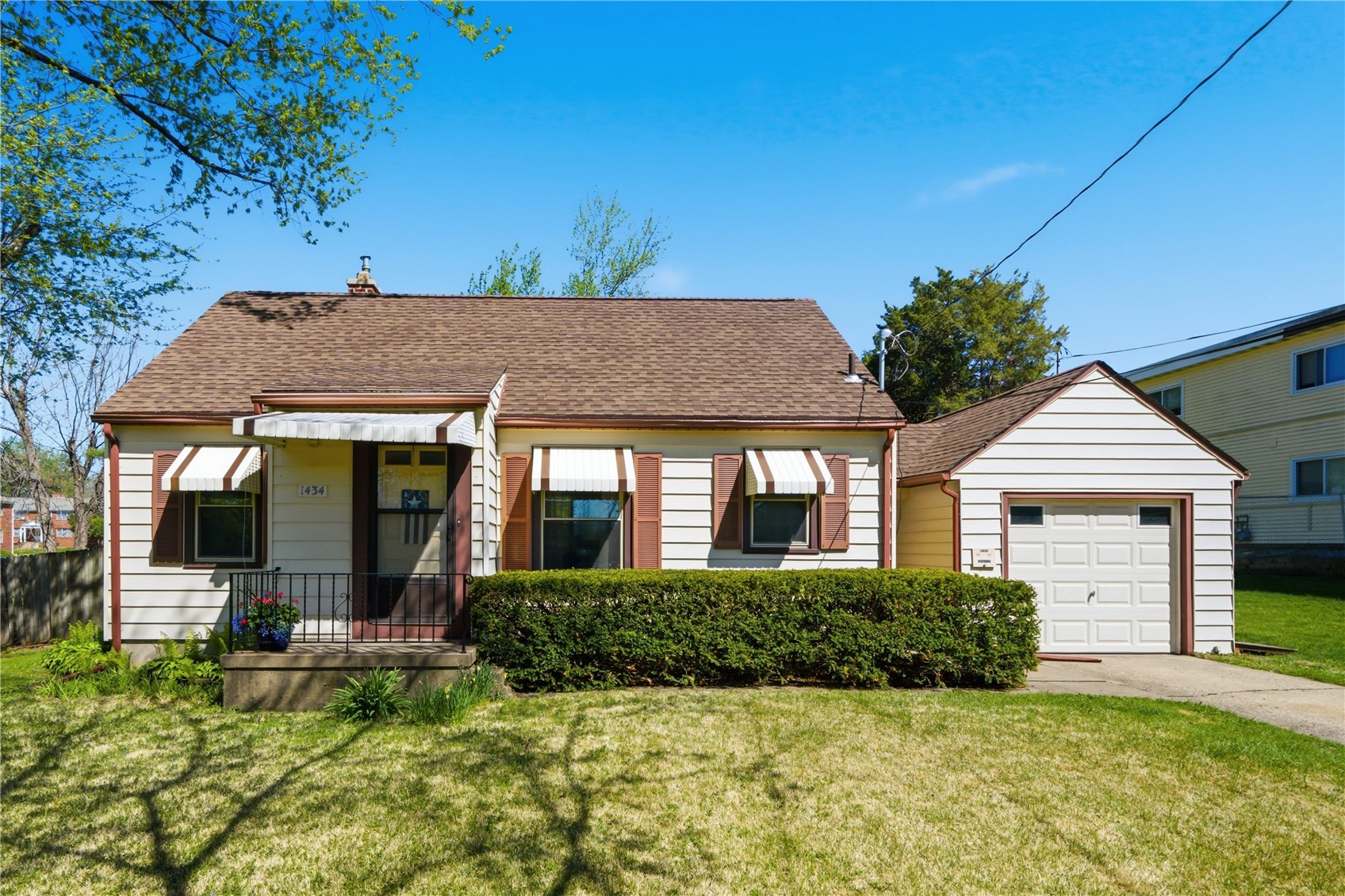 Cedar Rapids IA, 1434 Oakland NE