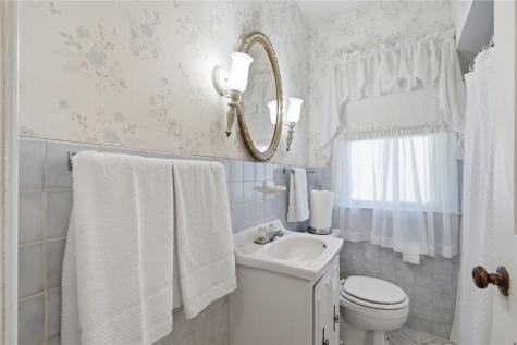 1434 Oakland NE Cedar Rapids IA 52402