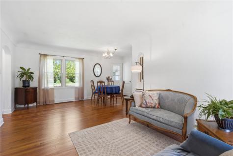 1434 Oakland NE Cedar Rapids IA 52402