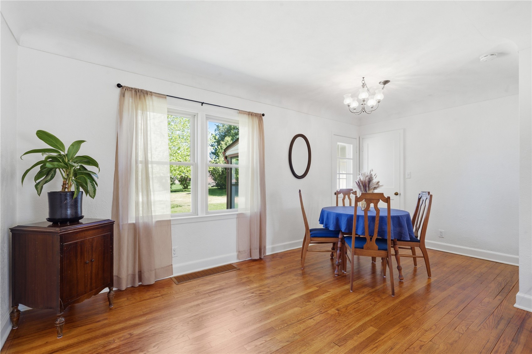 1434 Oakland NE Cedar Rapids IA 52402